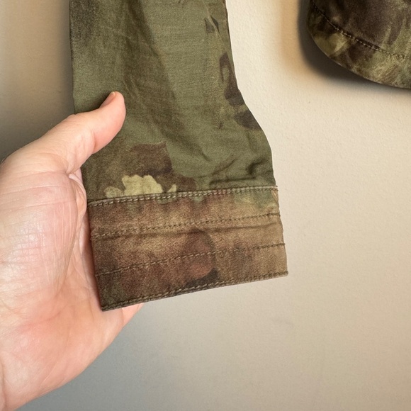 GUESS Women's Long Sleeve Army Floral Camo Lightweight‎ Jacket Green X-Small - Picture 2 of 14